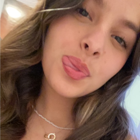 Meet your Posher, Luiza - Picture 1 of 1